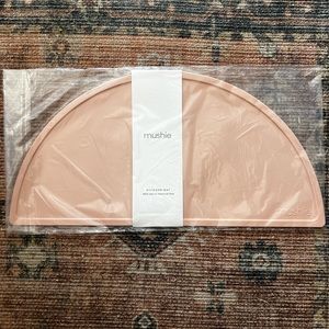Mushie Silicone place mat in blush